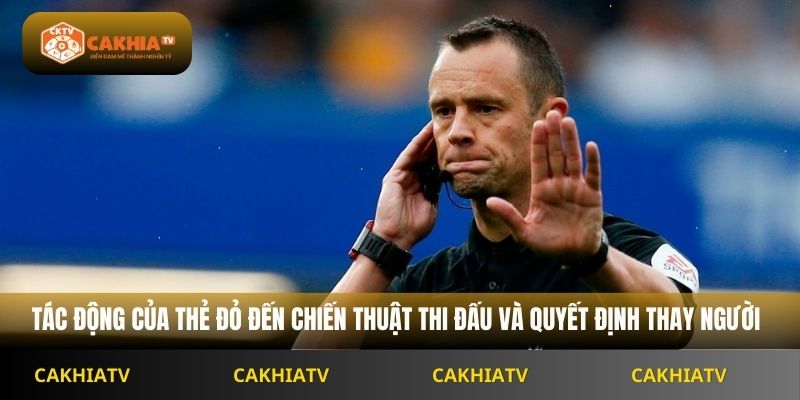 Tác động của thẻ đỏ đến chiến thuật thi đấu và quyết định thay người